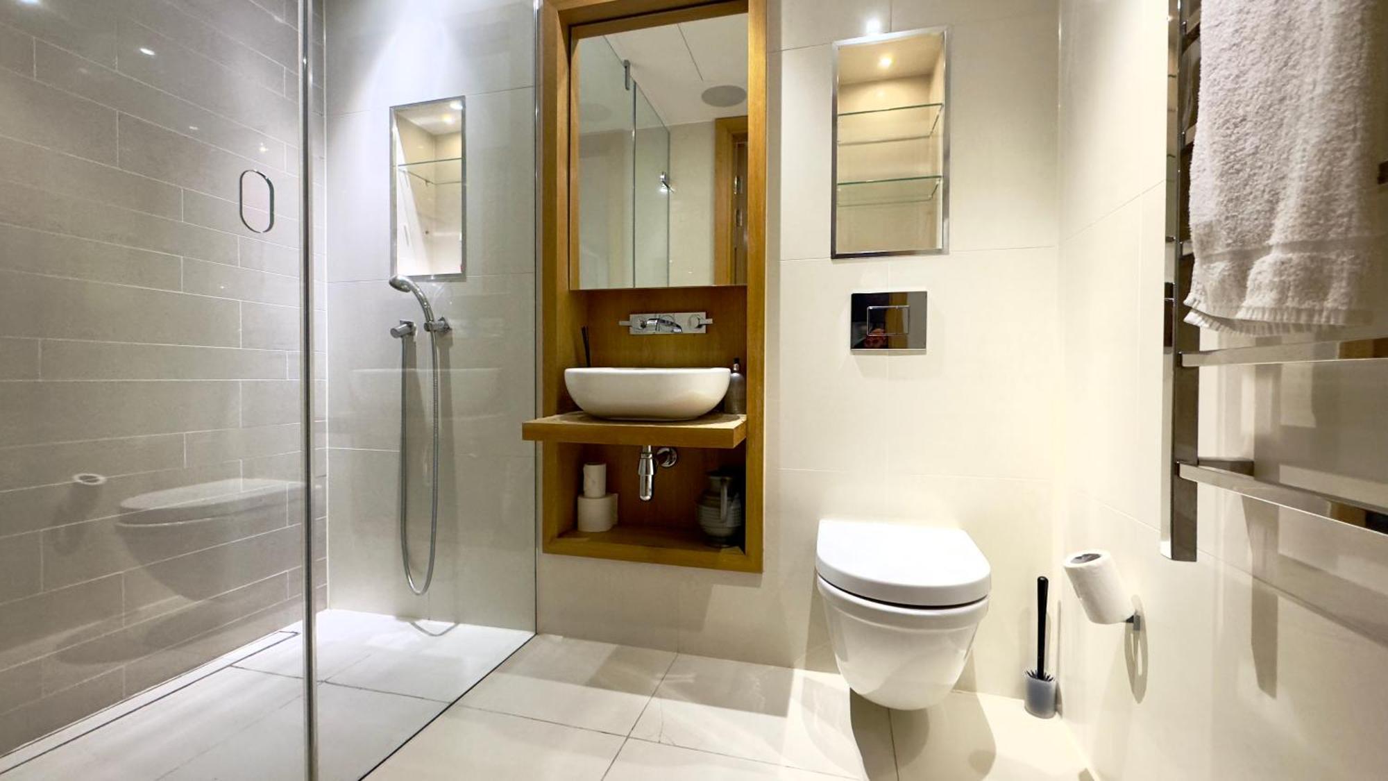 Luxury 3 Bedroom By Wild Apartment *